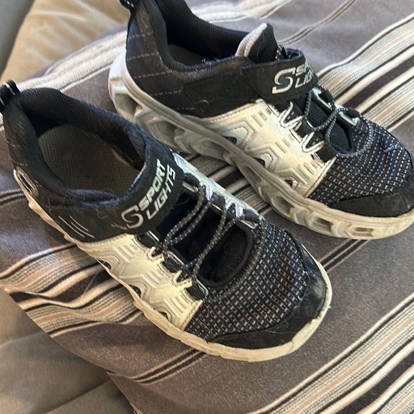 Used boys light up Skechers - Picture 1 of 5